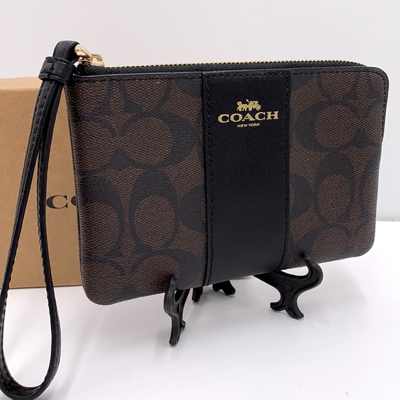 COACH Corner Zip Wristlet In Signature Canvas - Picture 2 of 6